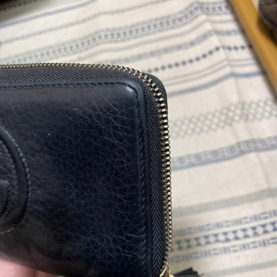 ゅーぅ　　GUCCI 黒 長財布 エンボスロゴ