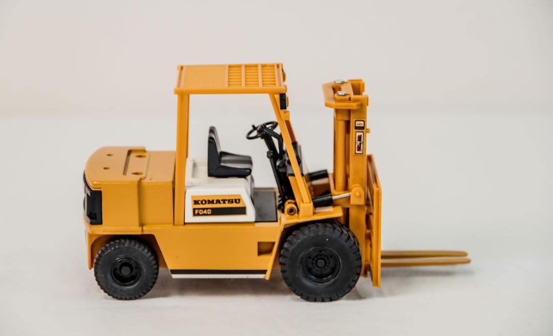 絶版品　新正工業ミニカー　KOMATSUフォークリフトFD40美品