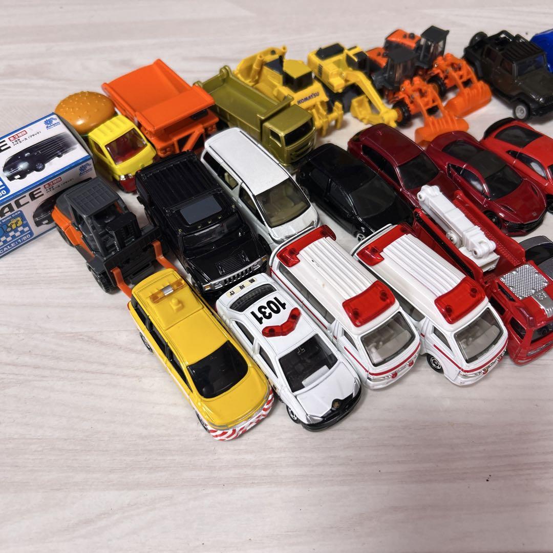トミカ製品大量　まとめ　ステーション/収納ケース/ バケツ/トラック/ラジコン トミカ製品大量 まとめ ステーション/収納ケース/ バケツ