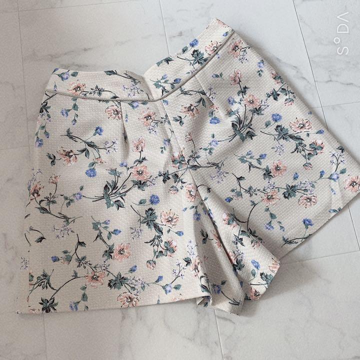低価2022 大きいサイズ ローズティアラ 上品な花柄セットアップ 美品 Paix3-m91735060280 新品大特価