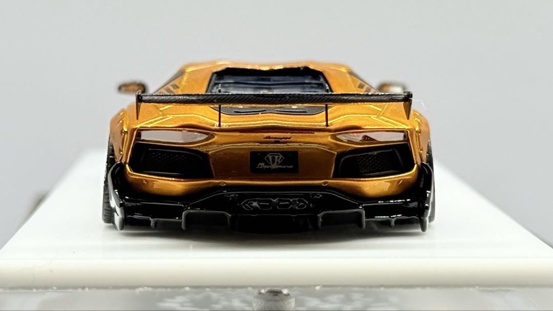 高品質の人気 レジン製 ランボルギーニアヴェンタドールLB 1/64 ミニカー