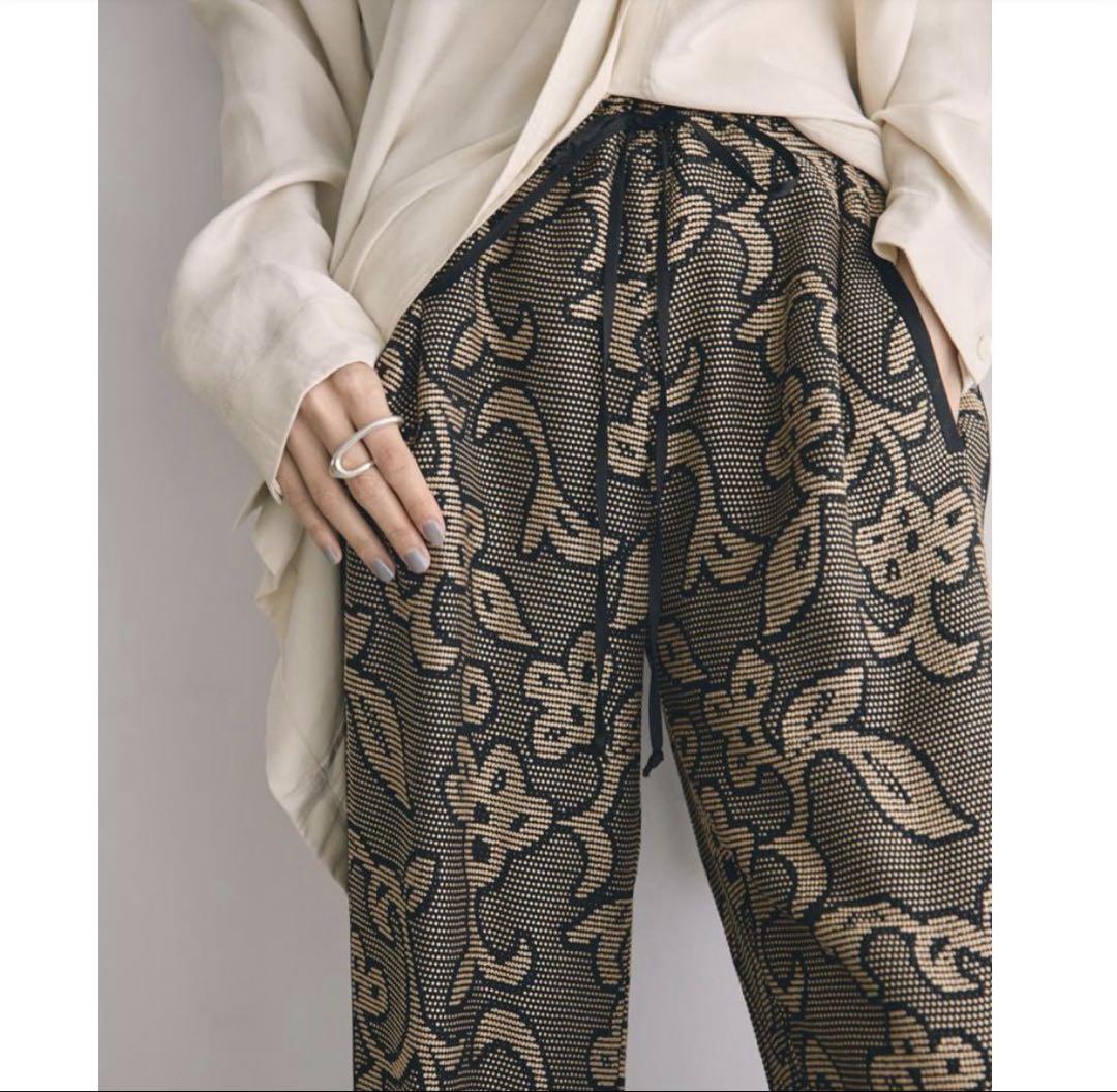Todayful Jacquard Leaf Roughpants - メルカリ