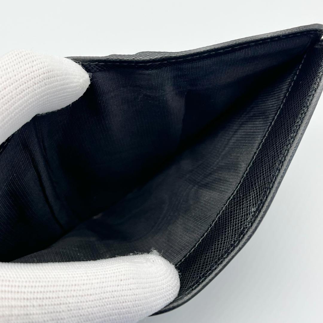 PRADA プラダ　折り財布　ブラック　コンパクトウォレット　レディース