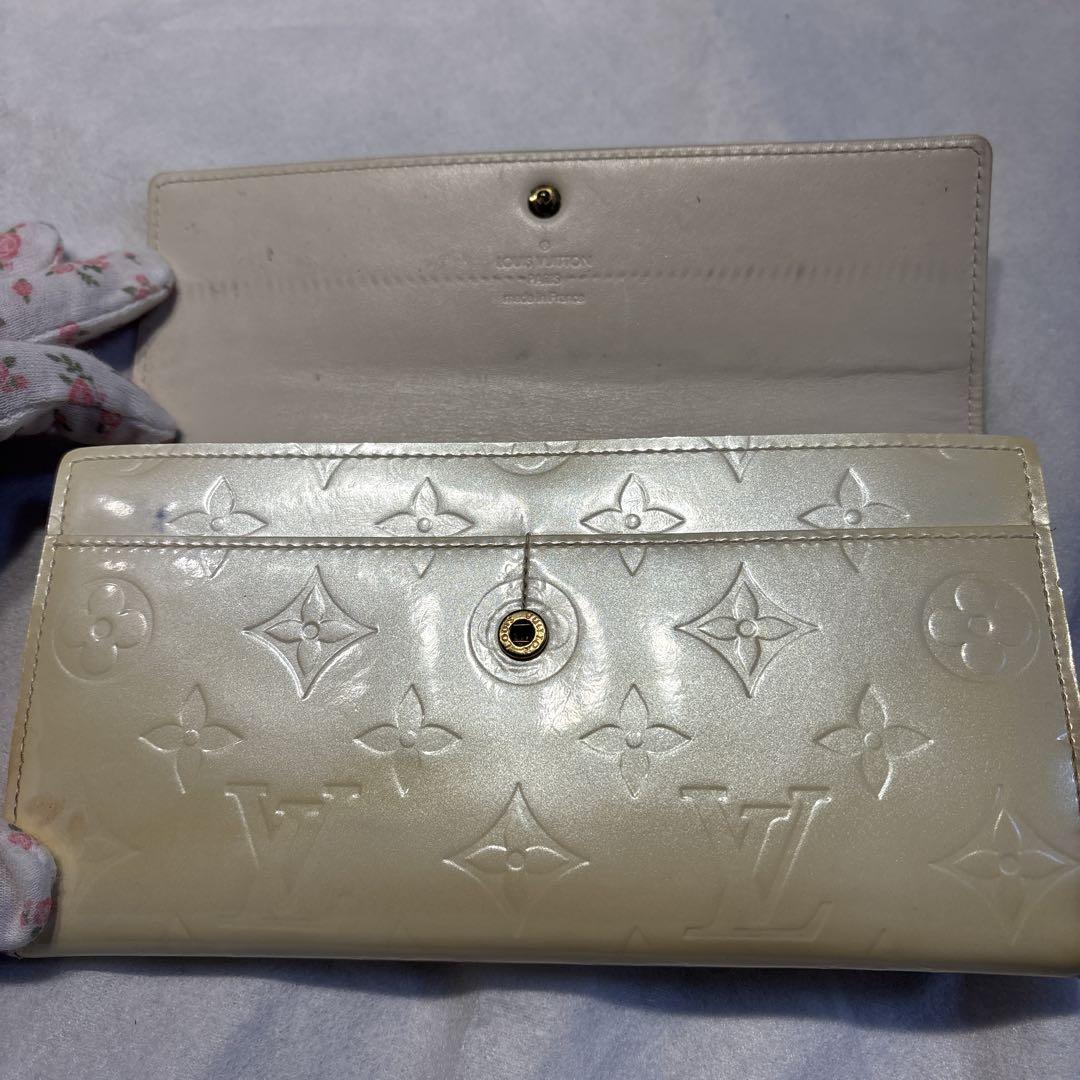 Louis Vuitton 長財布 クリーム色　ヴェルニ