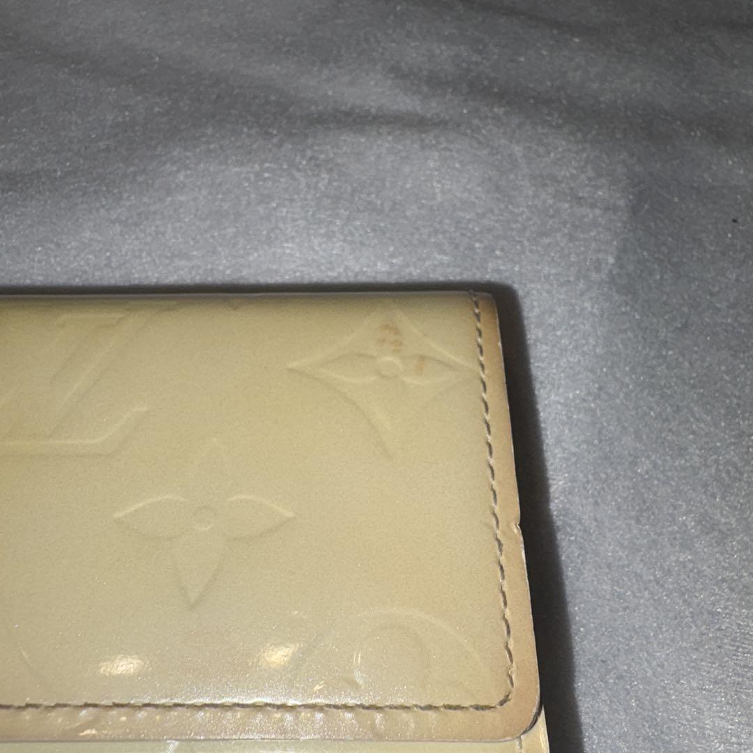 Louis Vuitton 長財布 クリーム色　ヴェルニ