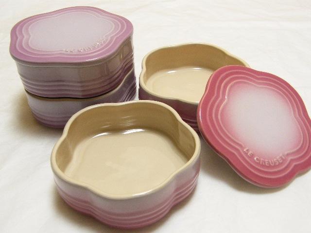 新品在庫あ 新品 ルクルーゼ スタッキングラムカンフルールセット×2組 fgXJC-m91778412059 Le Creuset 通販好評