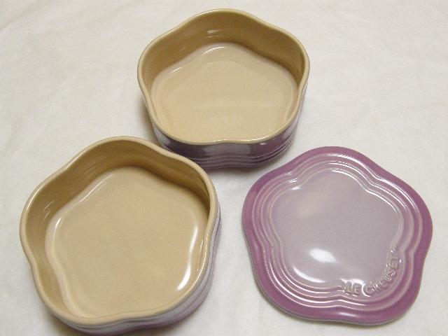 新品在庫あ 新品 ルクルーゼ スタッキングラムカンフルールセット×2組 fgXJC-m91778412059 Le Creuset 通販好評