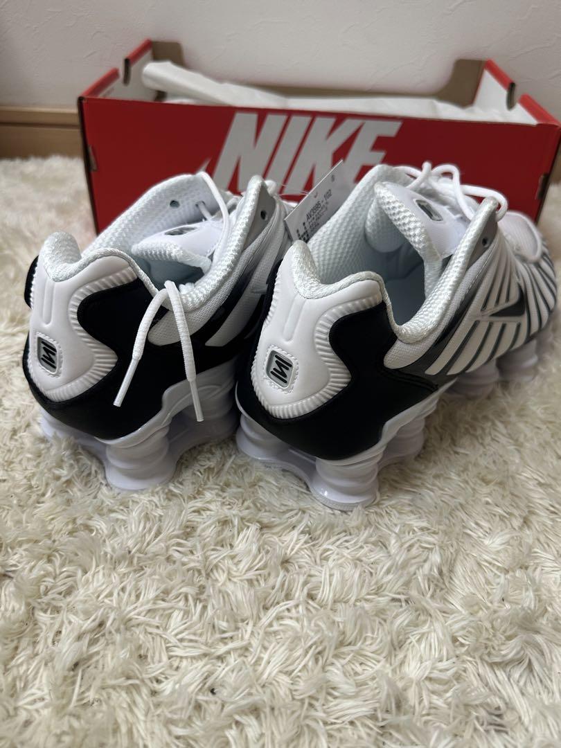 Nike Shox ホワイト/ブラック スニーカー