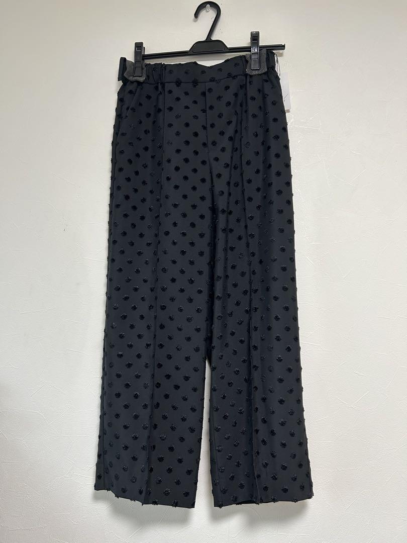 新品タグ付き Auie F ドットブラック　センタープレス　美脚　パンツ