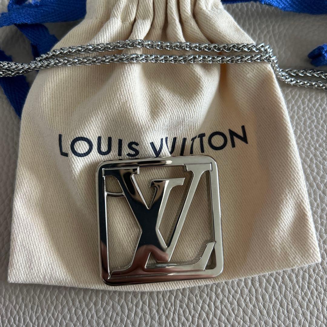Louis Vuitton シルバー ロゴキーホルダーLOUIS VUITTON
