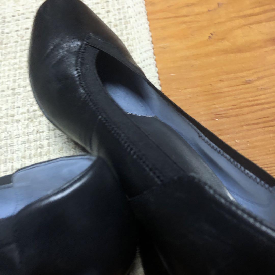 に*っ様 黒 合成皮革 フラットパンプス Vカットデザイン