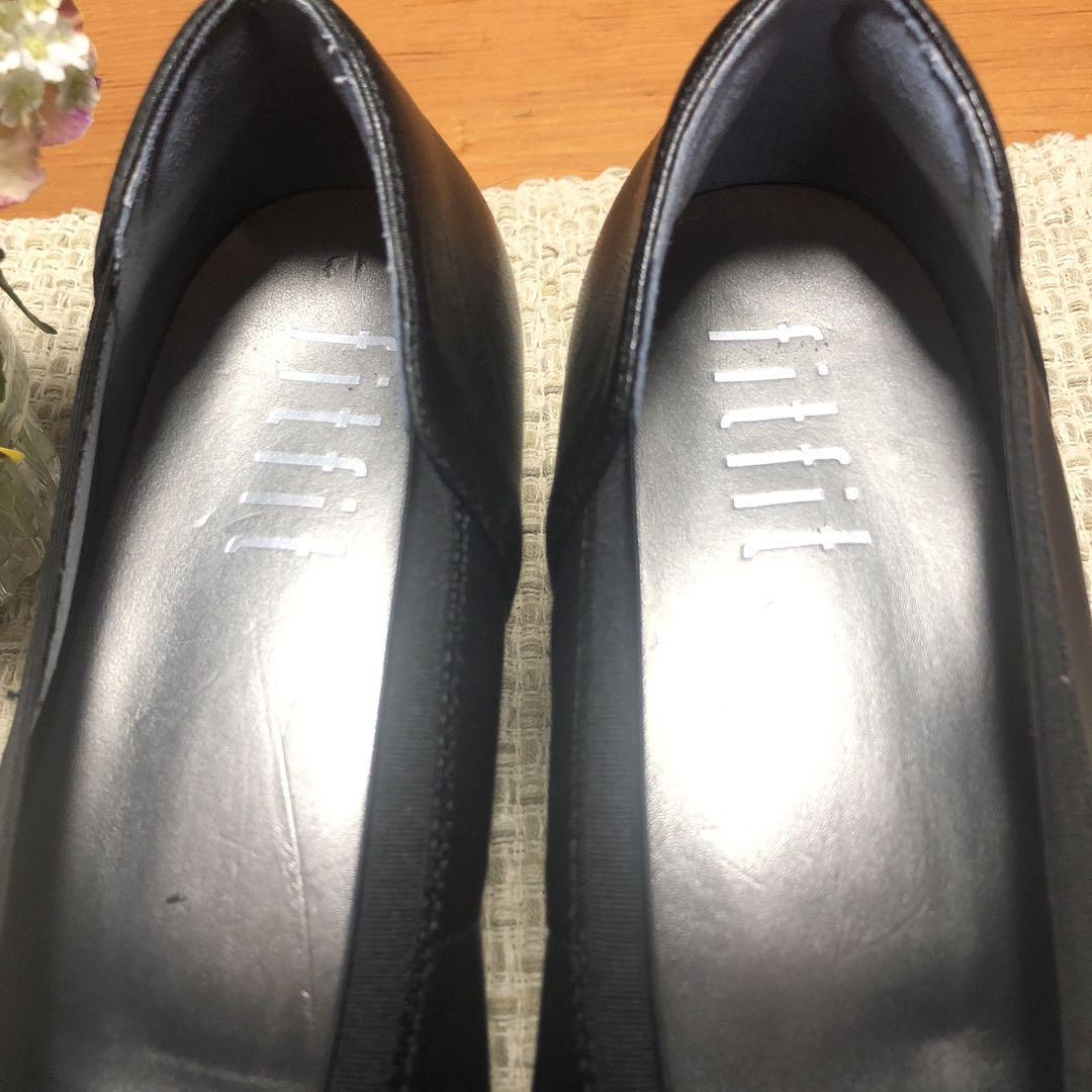 に*っ様 黒 合成皮革 フラットパンプス Vカットデザイン