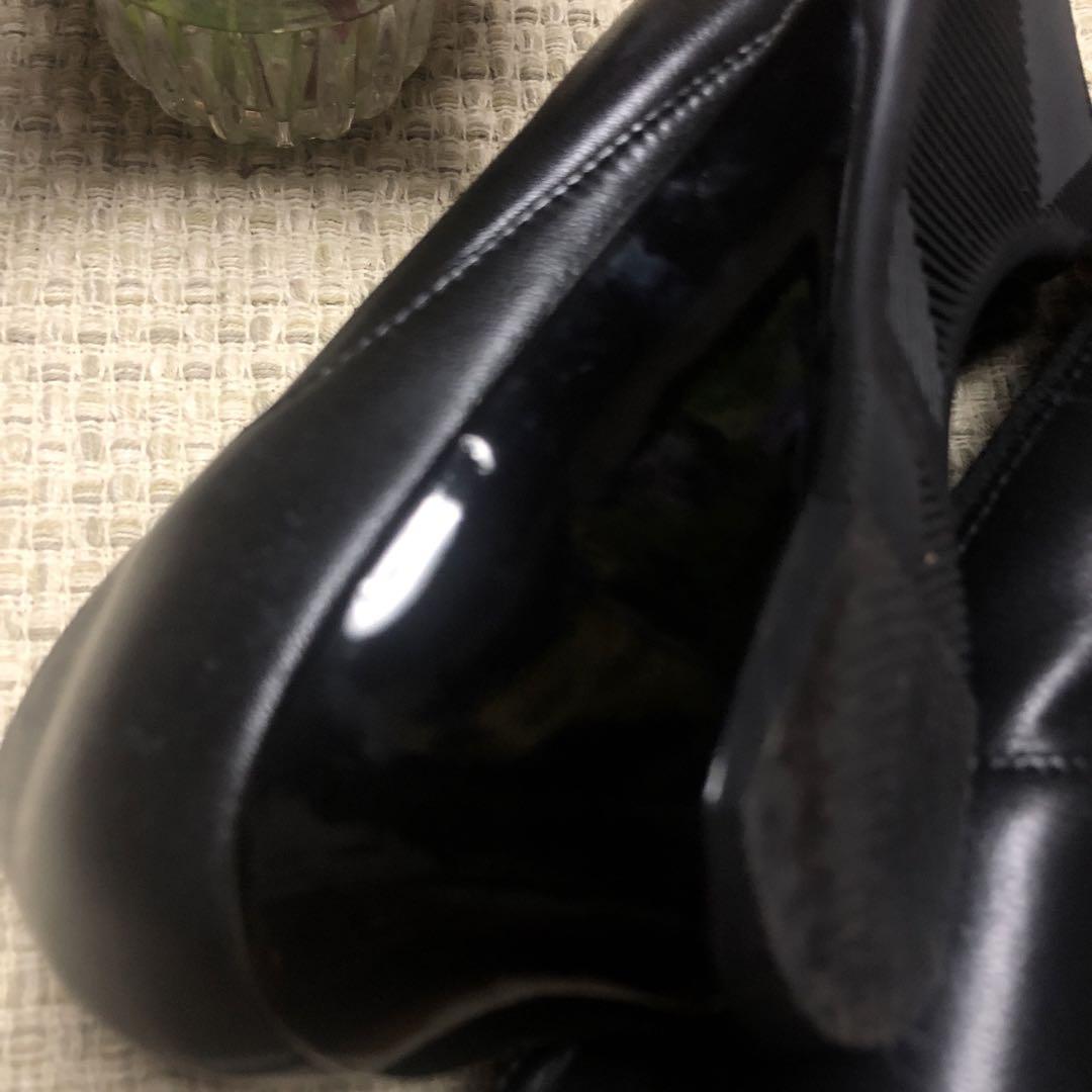 に*っ様 黒 合成皮革 フラットパンプス Vカットデザイン