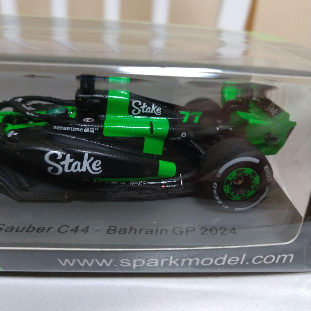 ミニカー Sauber C44 Stake F1 Team KICK 2024