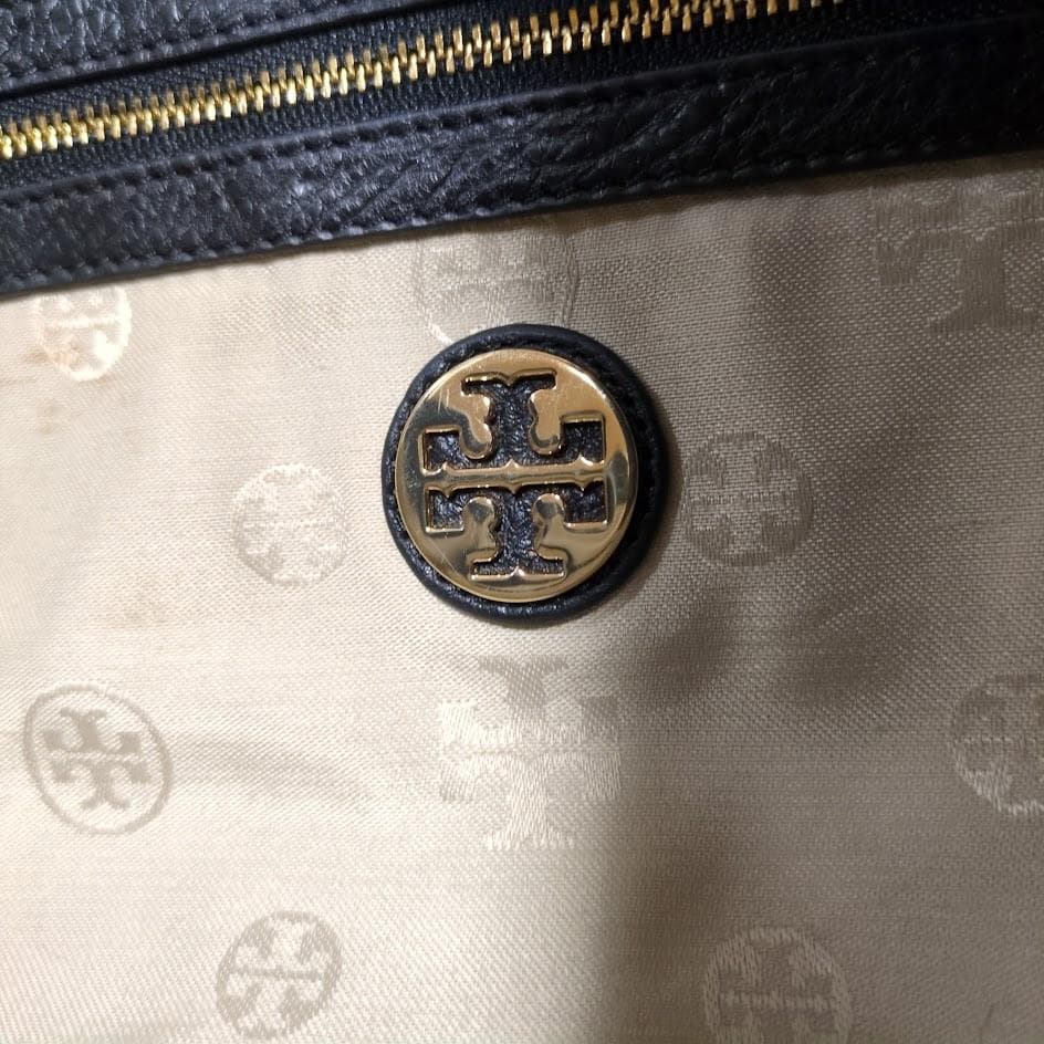 美品　トリーバーチ　トートバッグ　デカロゴ　フリンジ　A4可　シボ革　チェーン