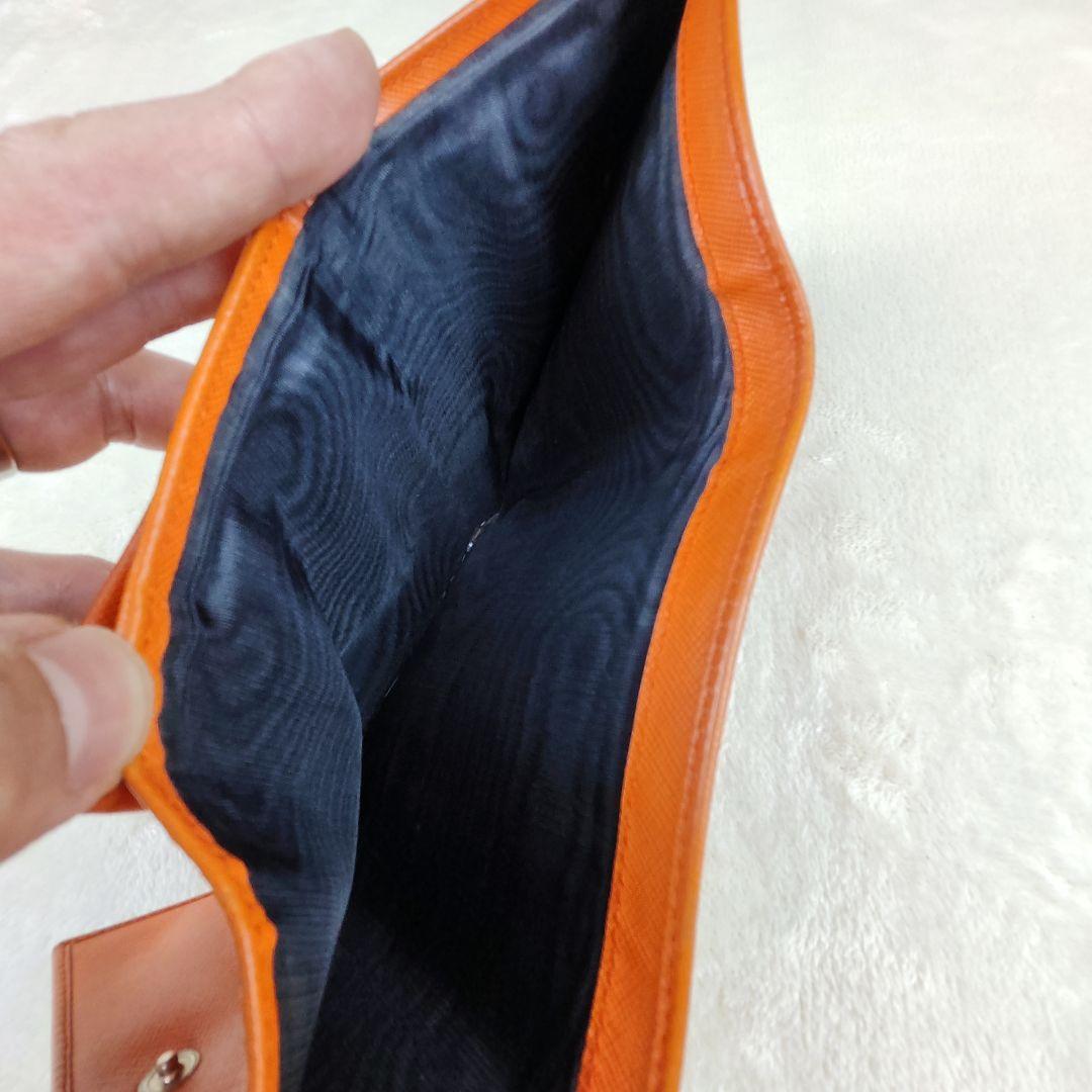 プラダ 三つ折り財布 サフィアーノレザー 三角プレート トライアング