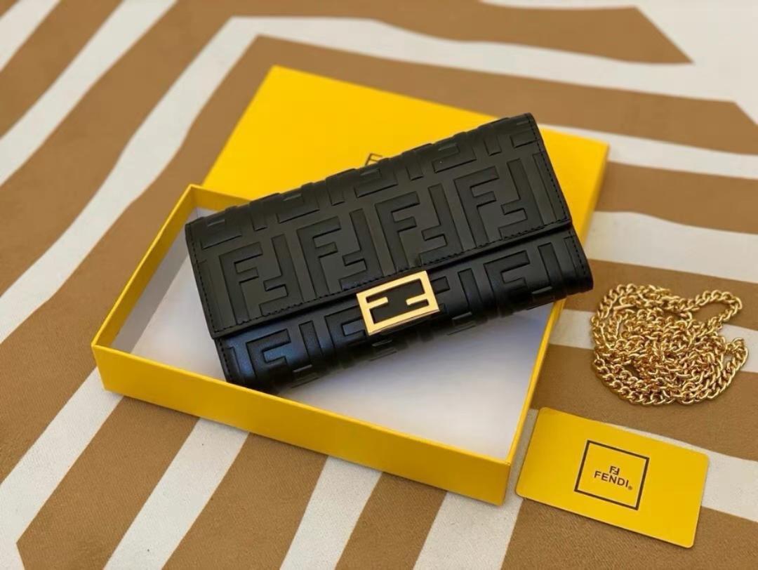 ✨FENDI ✨ロゴパターン 長財布*