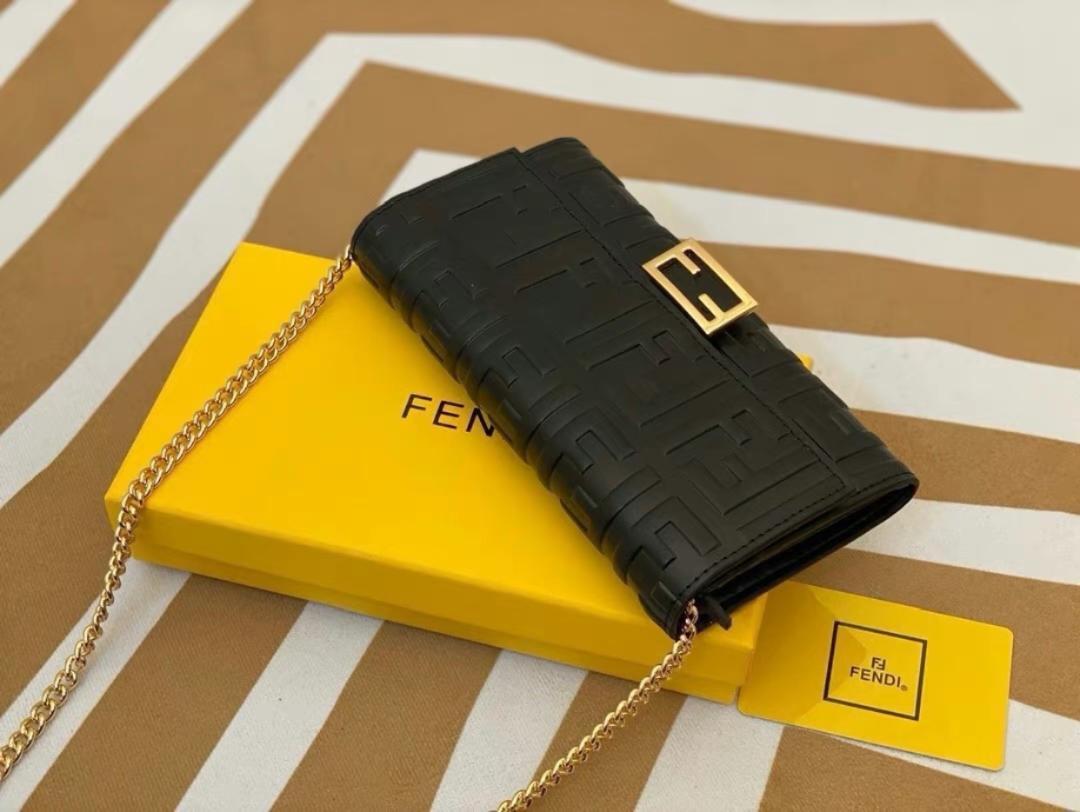 ✨FENDI ✨ロゴパターン 長財布*