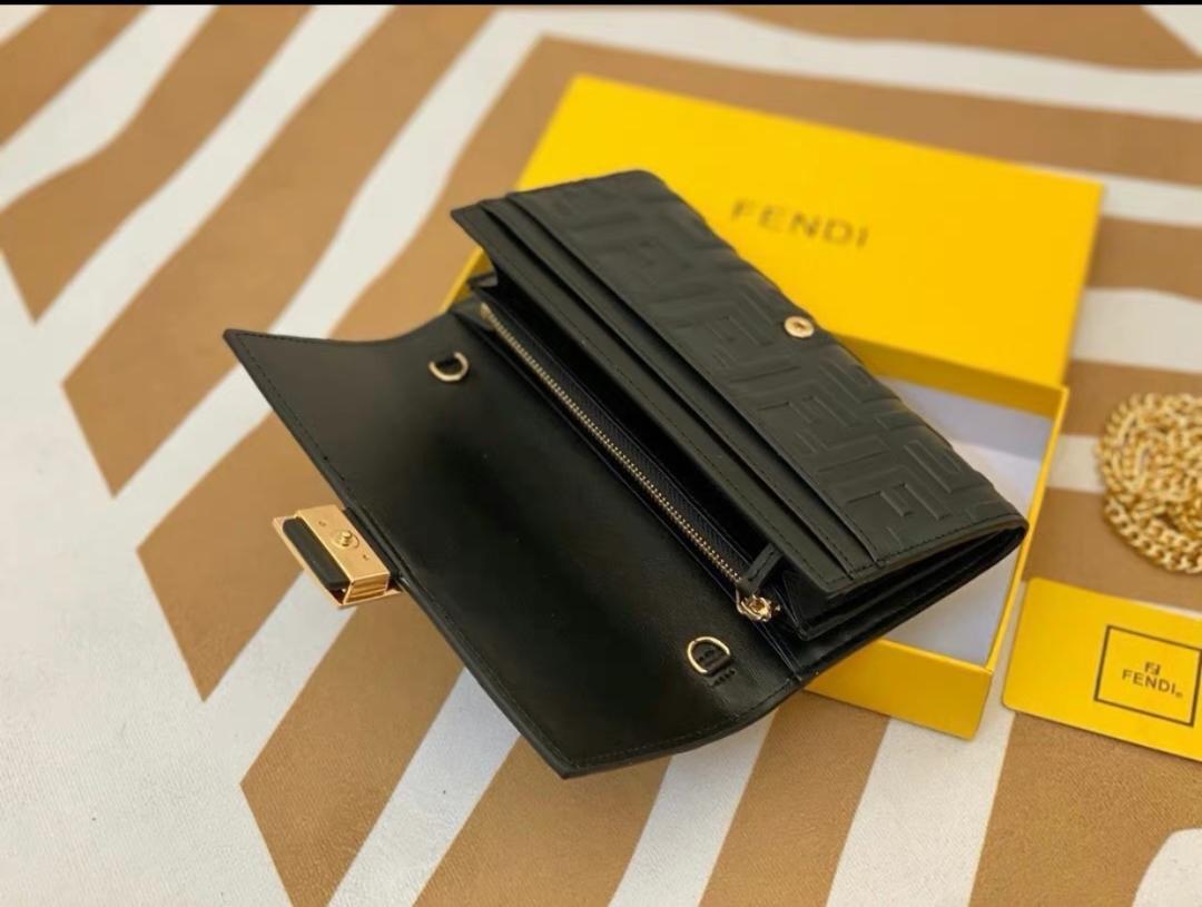 ✨FENDI ✨ロゴパターン 長財布*