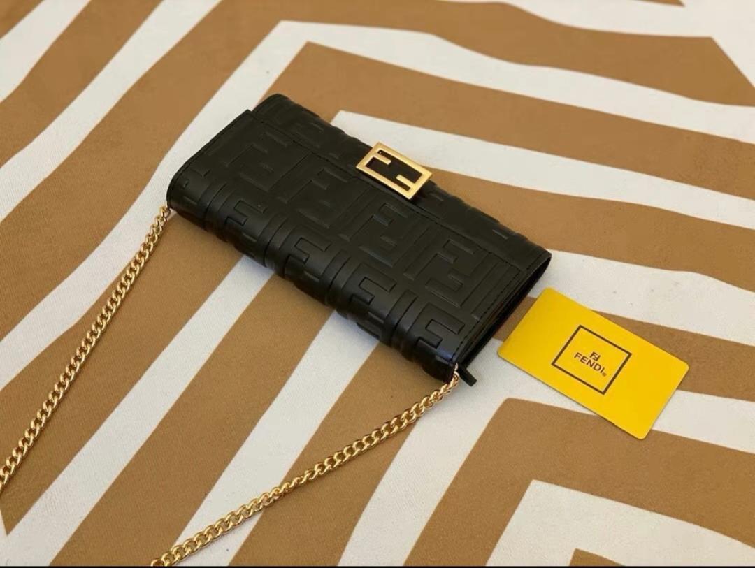 ✨FENDI ✨ロゴパターン 長財布*