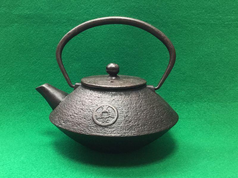 (送料無料鹿児島発)南部鉄器寛永通宝鉄瓶可動式つる付
