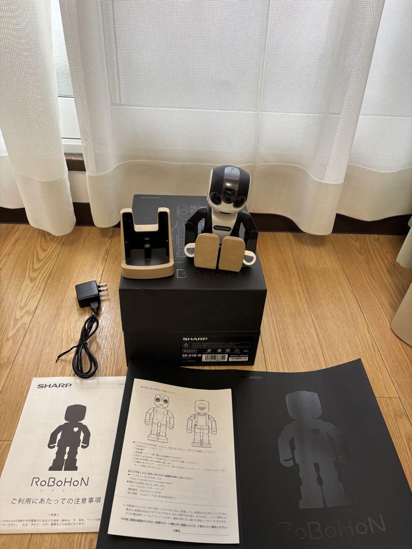 SHARP ロボホン RoBoHoN SR-01M-W 1体 非売品 おまけ付き - メルカリ