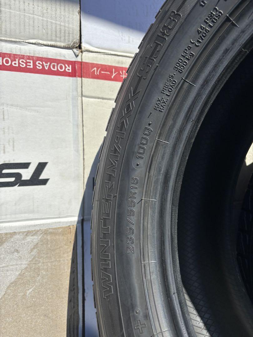 235/55R18   ダンロップスタッドレスタイヤ4本