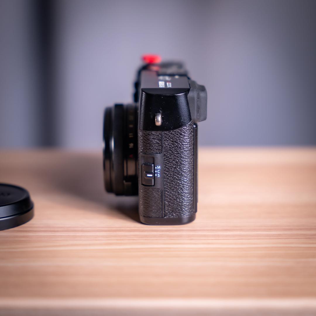 FUJIFILM X100F ブラック