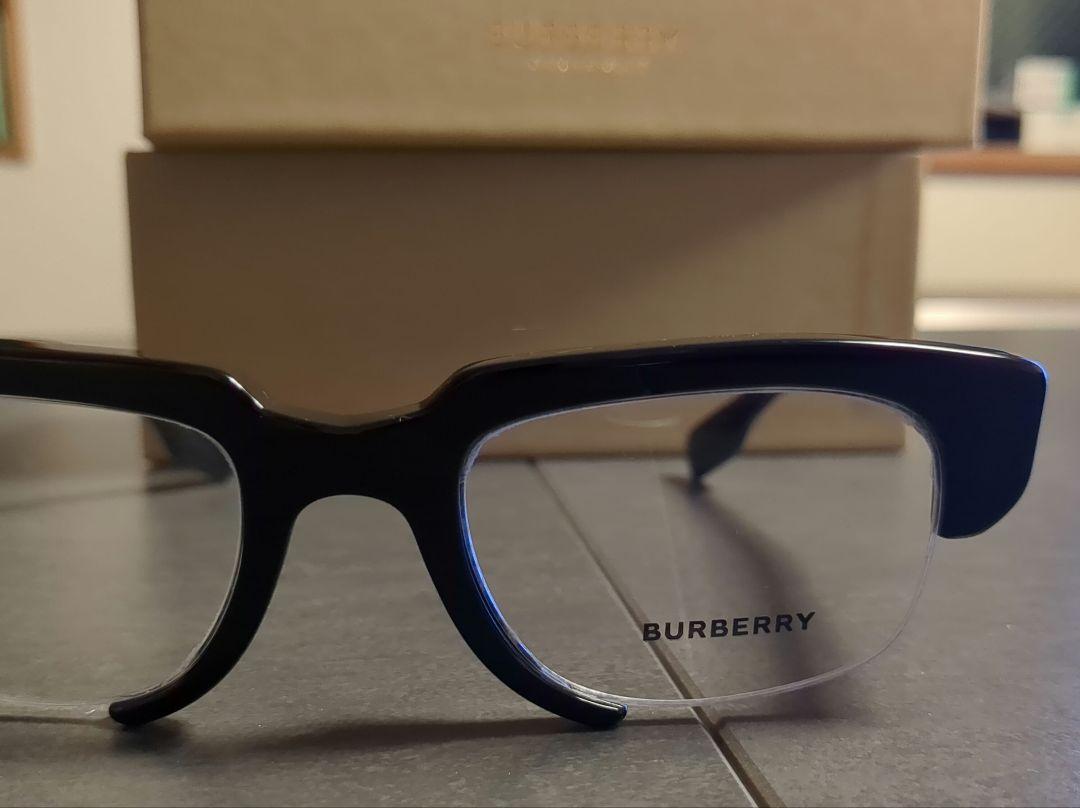 BURBERRY ブラック スクエアメガネ ケース付き