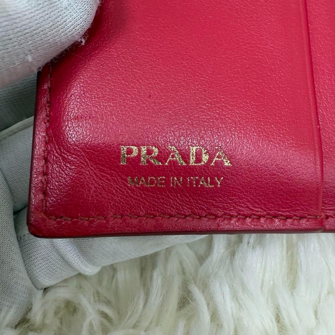 PRADA サフィアーノ 二つ折り財布 三角ロゴ ピンク ✨美品✨プラダ 二つ折り 財布 三角ロゴ サフィアーノ レザー ピンク
