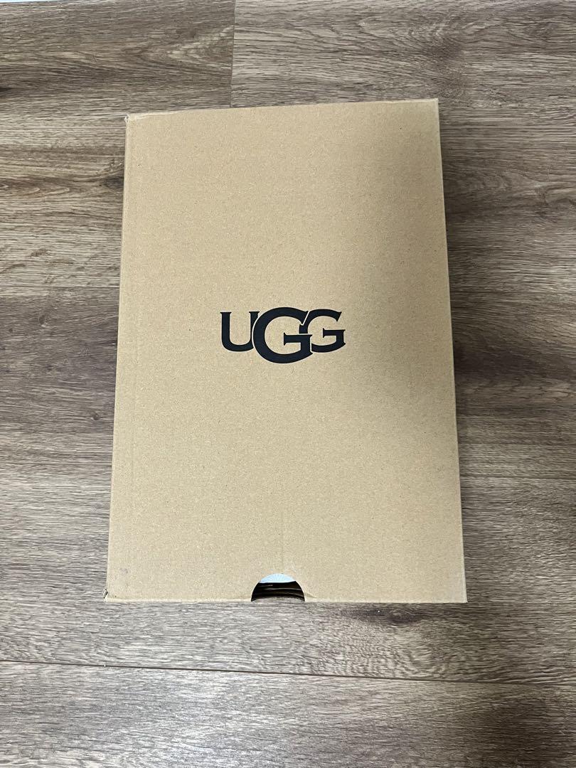 靴 UGG