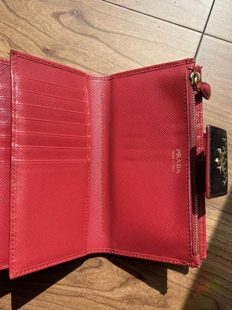 値下げしました PRADA サフィアーノレザー 二つ折り財布 黒 赤
