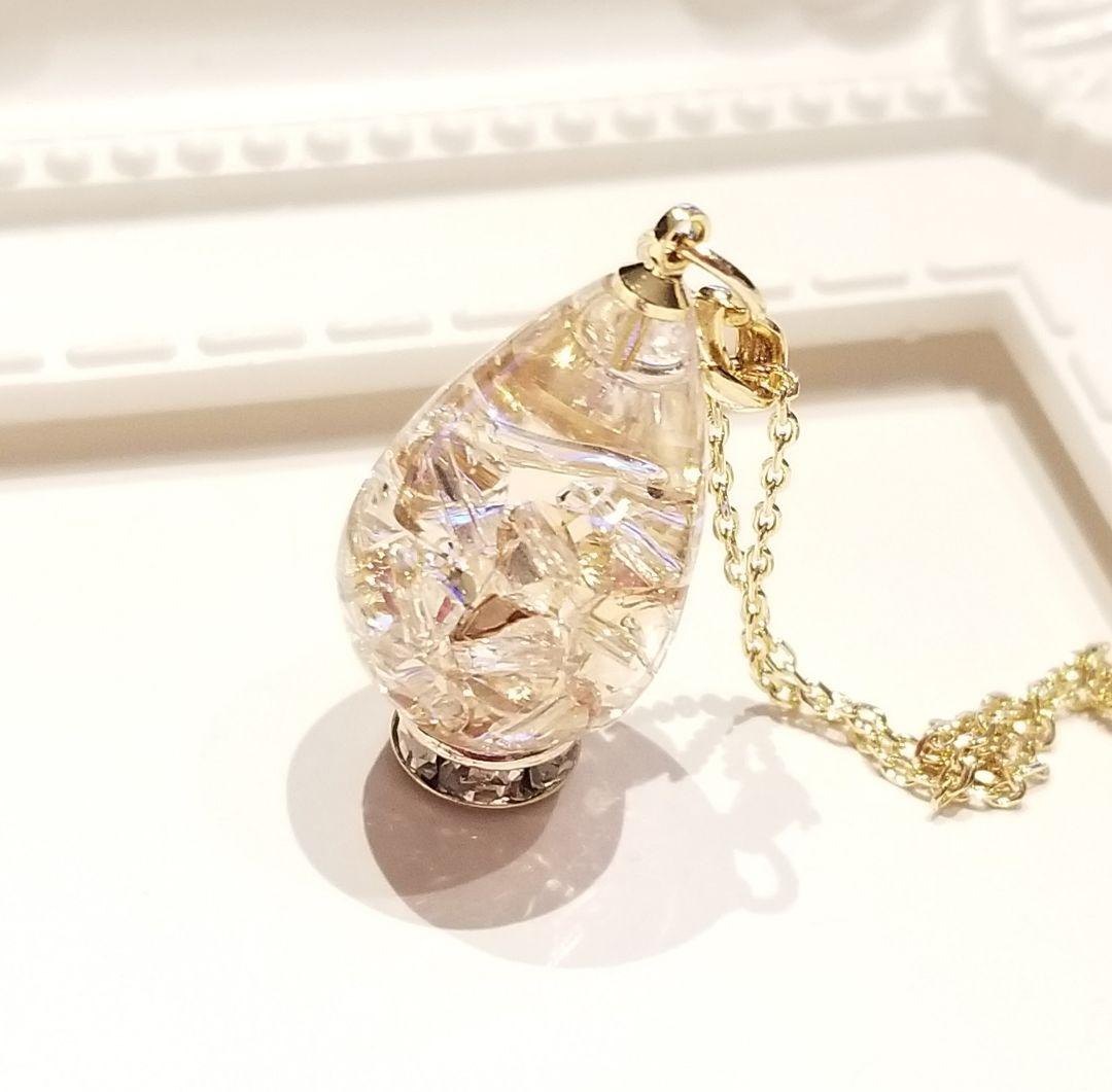 1700.スワロ入り♡ しずく型レジンネックレス♡ - メルカリ