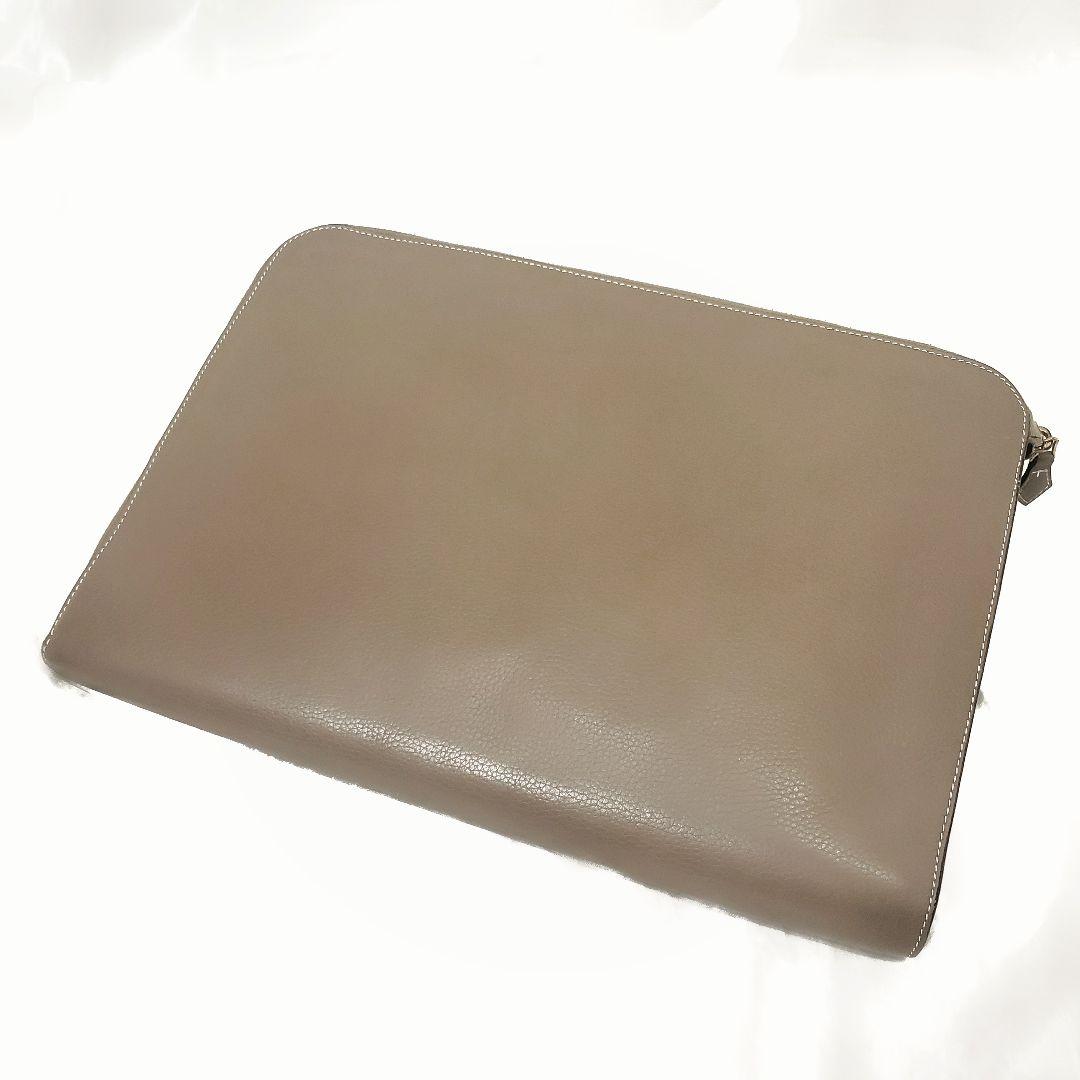 美品✨シセイ ドキュメントケース A4収納可能 クラッチバッグ カーキ
