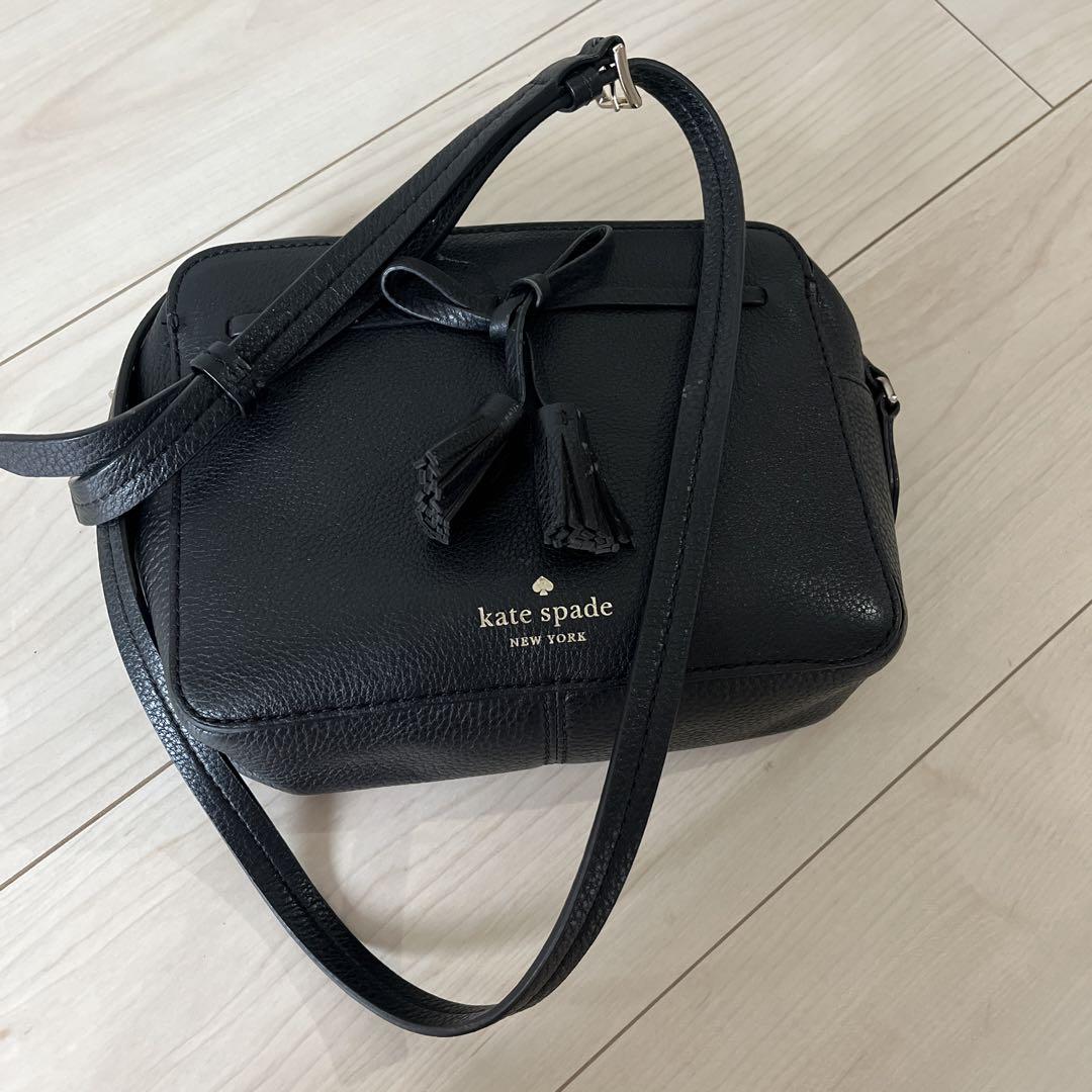 驚きの価格 kate spade 黒 レザー バッグ タッセル付き バッグ