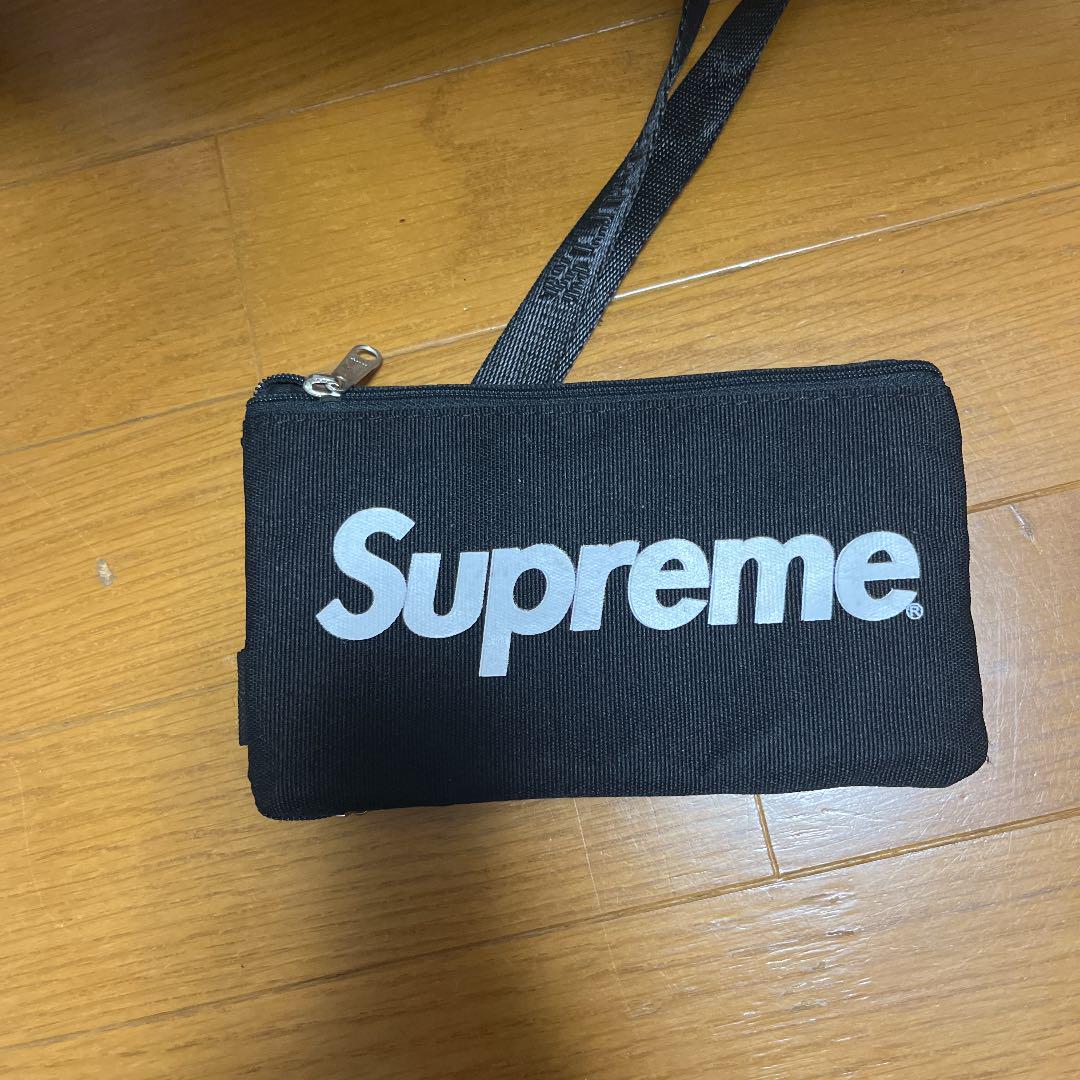 supremeの携帯ケース
