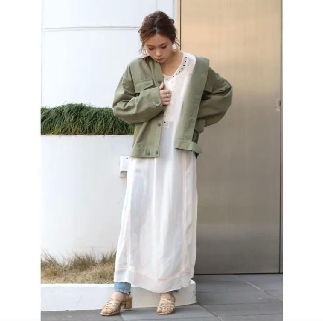 Ungridロングワンピースとカーキジャケット