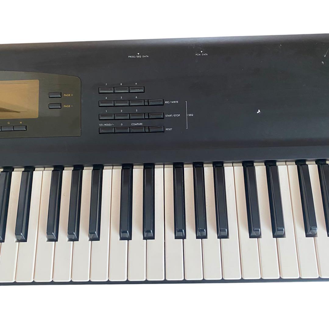 KORG シンセサイザー　01/W PRO ピアノ　音楽　現状品