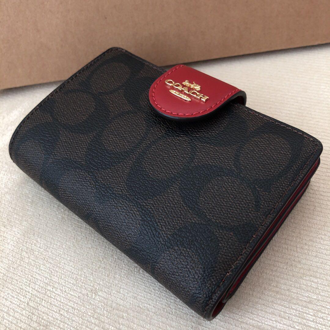 新品未使用 COACH コーチ 茶色ブラウンシグネチャー折り財布二