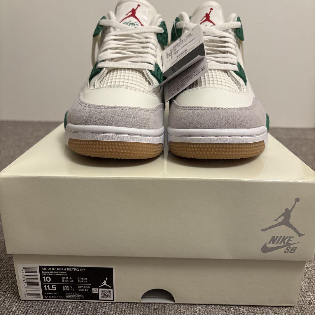 SB × Air Jordan 4 \"Pine Green\"