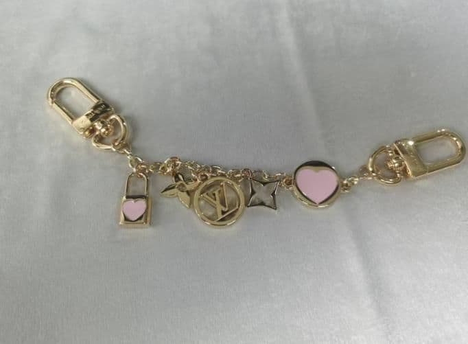 ルイヴィトン バッグチャーム LV ハート M01421F14
