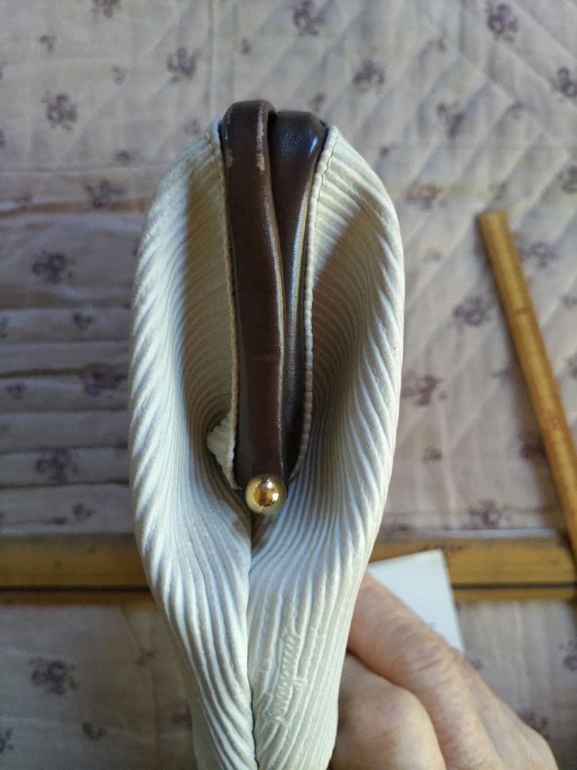 サルヴァトーレフェラガモ　ポーチ