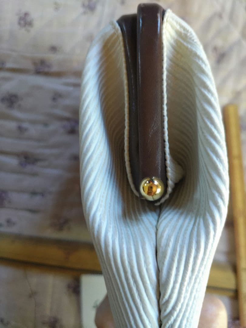 サルヴァトーレフェラガモ　ポーチ