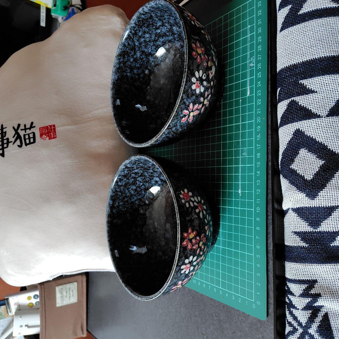 濃紺の花柄の陶器丼 直径約17cm