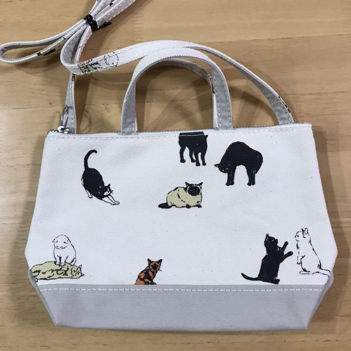 今月限り❗️TEMBEA テンベア 猫　ショルダーバッグ　ポシェット　猫柄