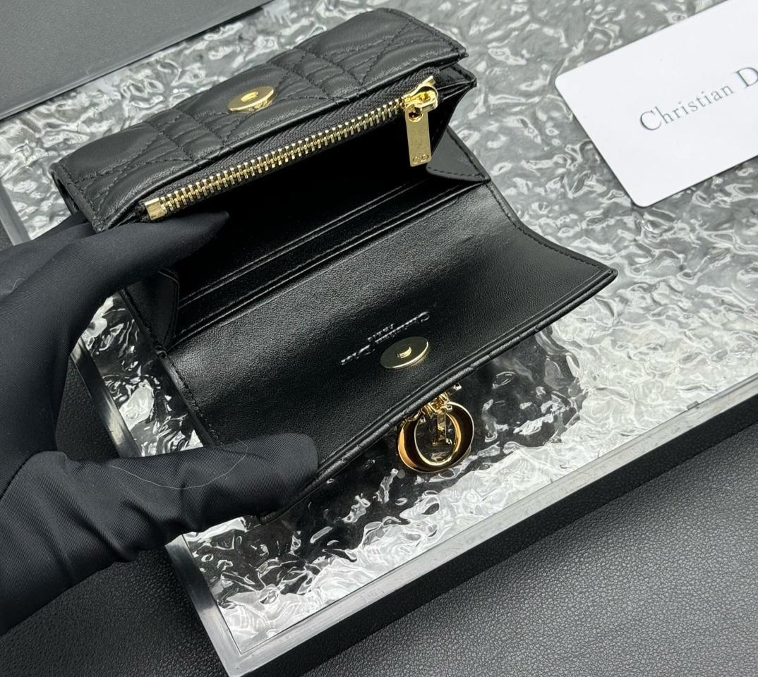 美品 未使用DIOR ブラック 二つ折り財布