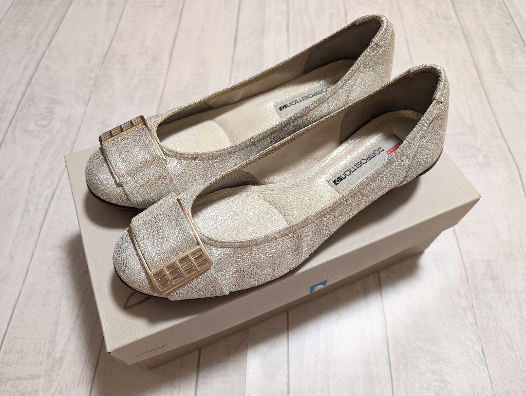 ほぼ新品 コンポジジョン9　パンプス　25㎝　シルバー　フラットシューズ