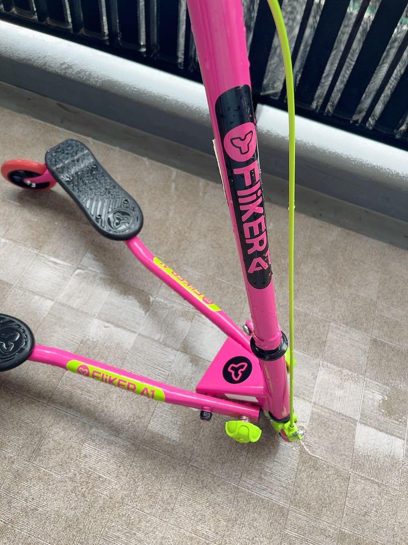 週末タイムセールあと2回！Fliker YフリッカーA1 キックスクーター Yvolution Fliker A1 Drift Scooter | Yvolution
