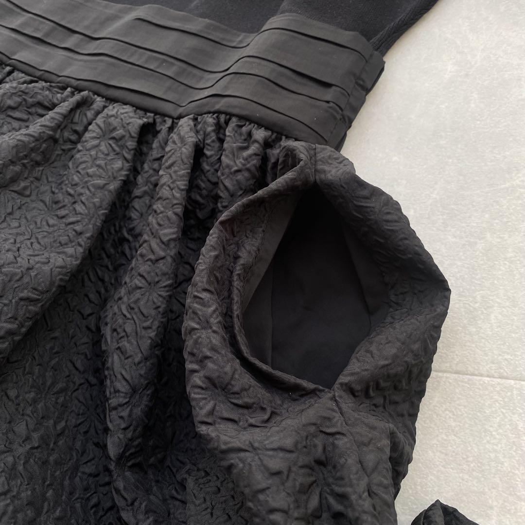 ブラック パフスリーブ