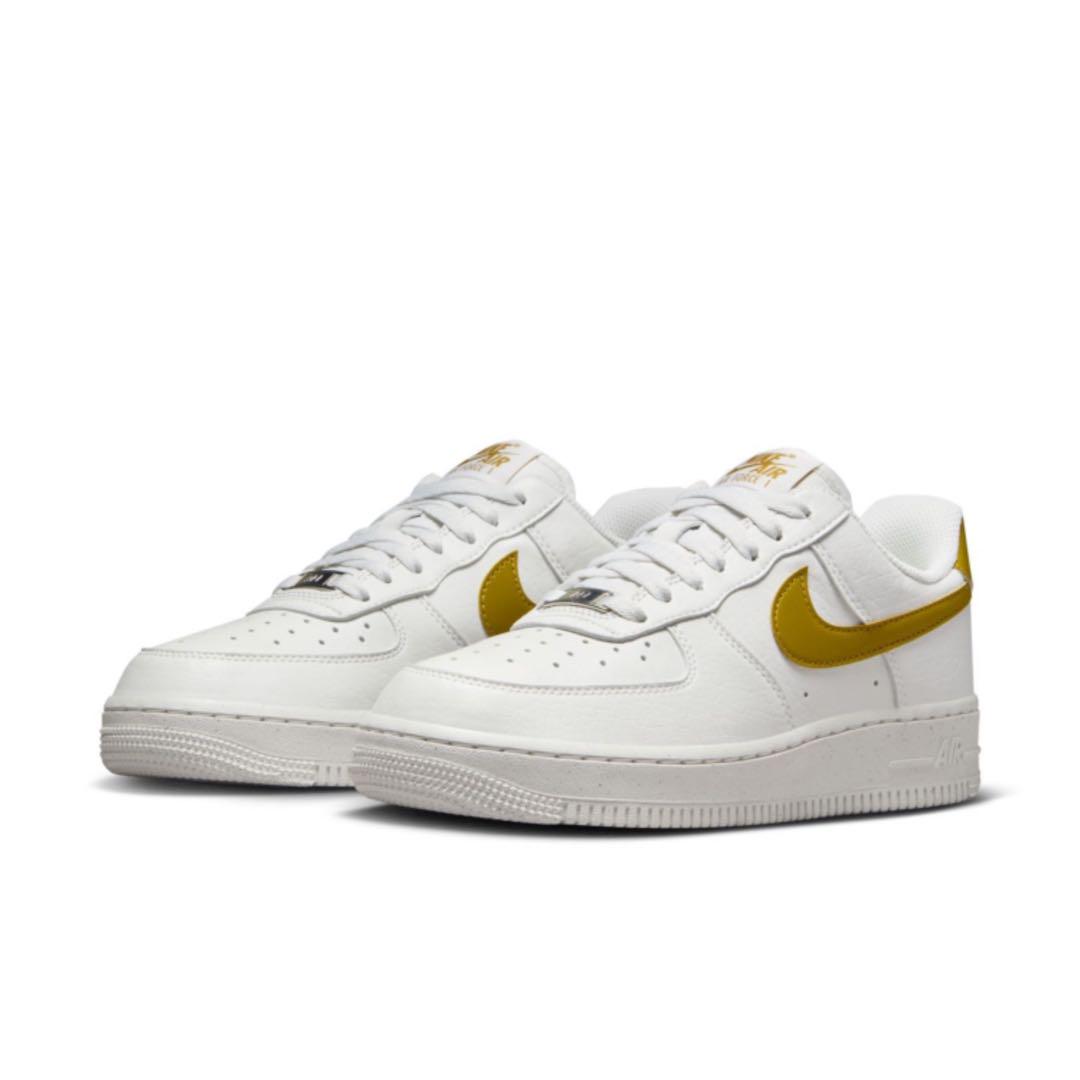 【新品23cm】NIKE W エアフォース１’07 ホワイト/ブロンズ